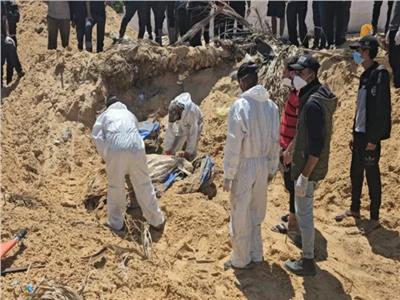 انتشال نحو 392 جثمانا من مجمع ناصر الطبي بخان يونس
