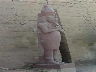 لا أستسيغ شكله.. «حواس» مشيراً إلى تمثال رمسيس الثاني أمام واجهة معبد الأقصر