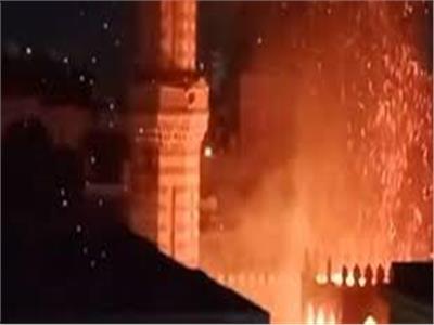 بسبب ماس كهربائي.. حريق يلتهم مسجد بأوسيم