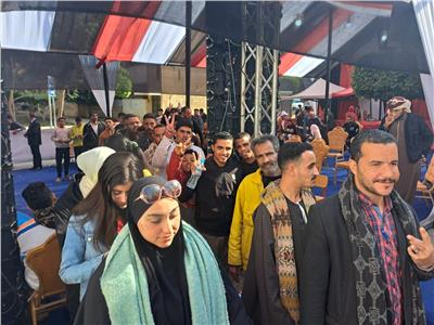 توافد المواطنين للإدلاء بصوتهم داخل لجان مدرسة نهضة مصر التجربية