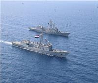 البحرية المصرية والأمريكية تنفذان تدريباً عابراً فى نطاق الأسطول الجنوبى