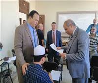 رئيس جامعة الأزهر يتفقد لجان امتحانات كلية اللغة العربية بالقاهرة 
