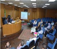 محافظ المنيا يناقش الإطار التنظيمي للمبادرة الوطنية للمشروعات الخضراء الذكية