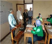 مدير تعليم "مصر القديمة" يتفقد بدء الدراسة بفصول التعليم المزدوج في مدرسة النيل 