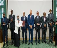 وزير الرى يسلم ٢٤ متدرب أفريقى شهادات لدورة تدريبية "هندسة هيدروليكا أحواض الأنهار" 