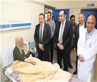  محافظ المنوفية يزور مصابي غزة بالمستشفيات لللإطمئنان علي حالتهم الصحية