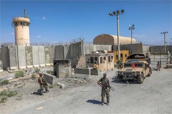 قوات الناتو على مداخل مطار كابول 