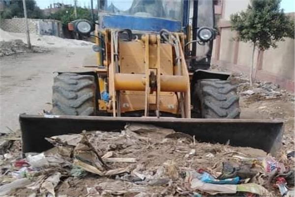رفع 120 طن من المخلفات والقمامة بمحيط المدارس 