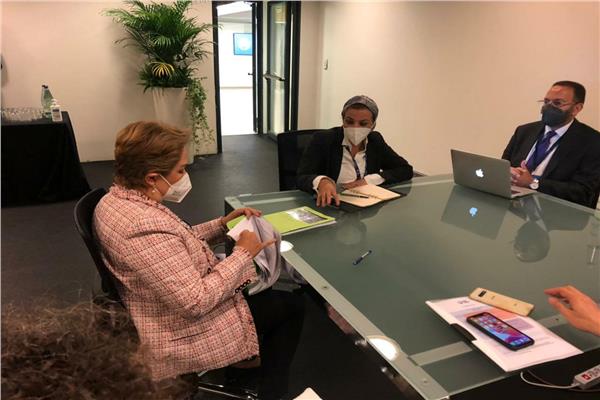 جانب من اجتماع وزيرة البيئة مسئول الأمم المتحدة