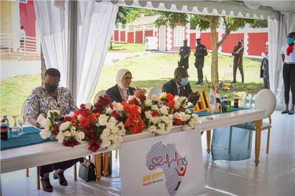 وزيرة الصحة فى افتتاح المركز الطبي المصرى بدولة أوغندا
