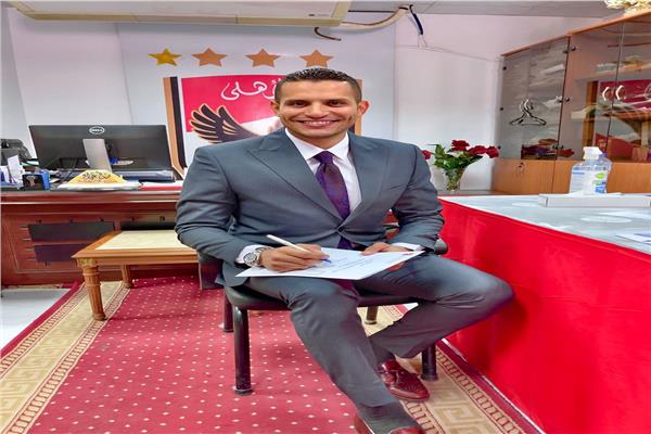 عمر ربيع ياسين يتقدم بأوراقه للترشح في انتخابات الأهلي