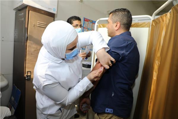 تطعيم المواطنين ضد فيروس كورونا