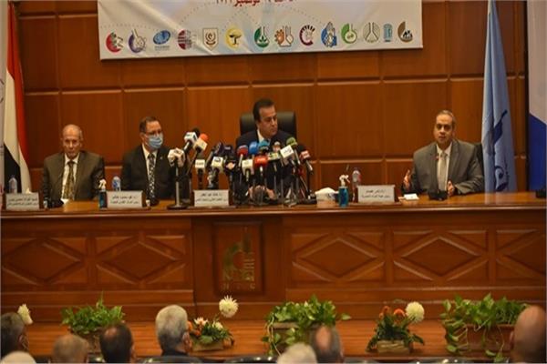 وزيرالتعليم العالى يعلن بدء التجارب السريرية للقاح المصري(كوفي فاكس)المضاد ل "كورونا"