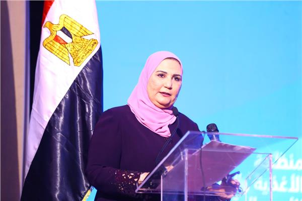 وزيرةالتضامن الاجتماعى ورئيس مجلس ادارة بنك ناصر