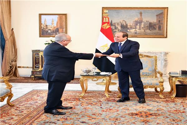 الرئيس السيسى يستقبل وزير الخارجية الجزائري