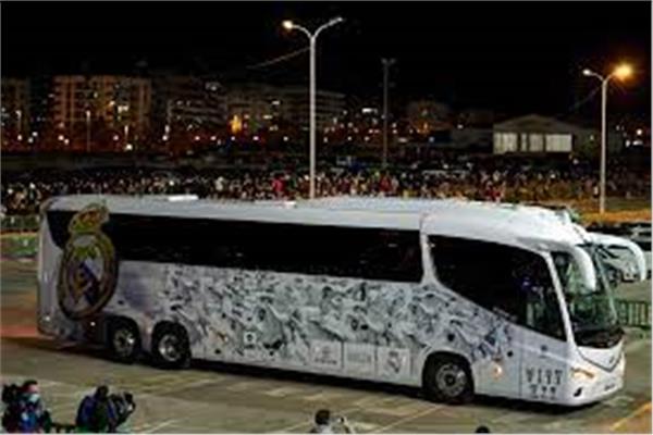جماهير ريال مدريد حافلة الفريق