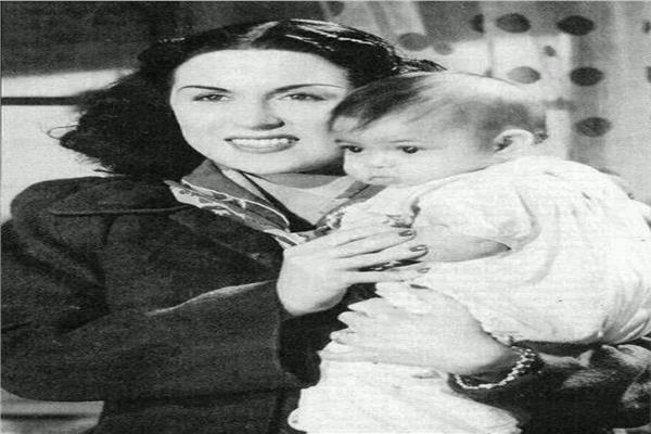زكي فطين عبدالوهاب مع والدته ليلى مراد