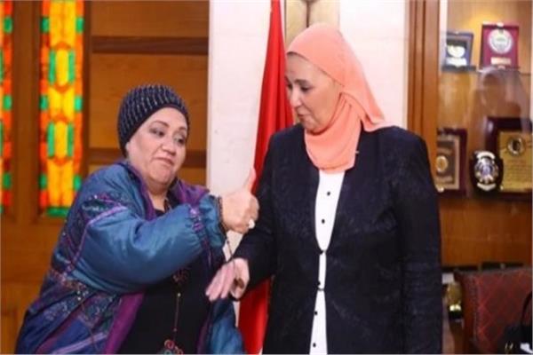 أمينة عبد الحميد مع الدكتورة نيفين القباج وزيرة التضامن الاجتماعى