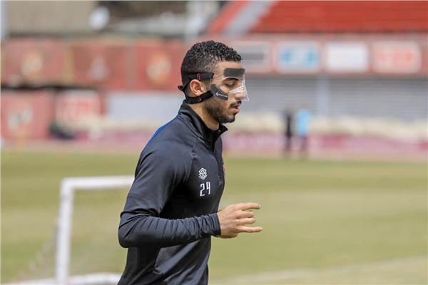محمد عبدالمنعم لاعب الفريق الأول لكرة القدم بالنادي الأهلي