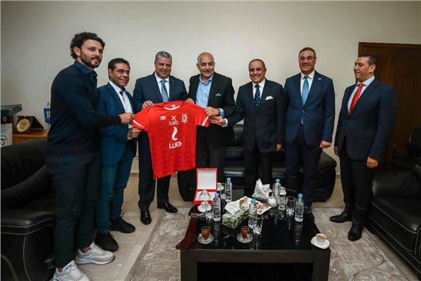 العامري فاروق يزور اتحاد الكرة الجزائري