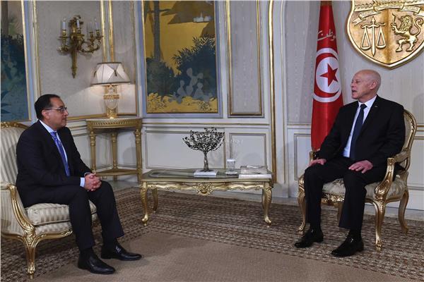 الرئيس التونسى خلال استقباله لرئيس الوزراء