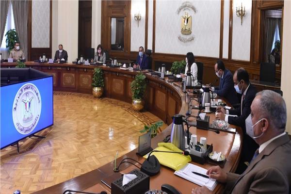 رئيس الوزراء يُتابع موقف المشروعات بين الوزارات والهيئة الهندسية للقوات المسلحة