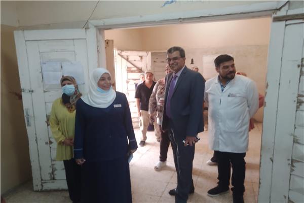 جانب من زيارة د. أسامة فودة للجان الامتحان بمعهد التمريض