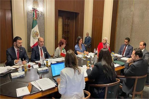 أثناء الاجتماع