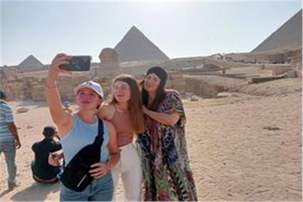 ناشئات اليونان للجولف تزور الأهرامات