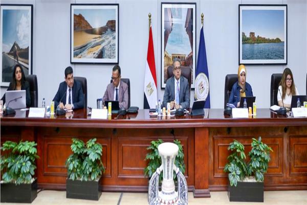 وزير السياحة والآثار يتابع الاستعدادات والتجهيزات السياحية لاستضافة مصر لمؤتمر المناخ