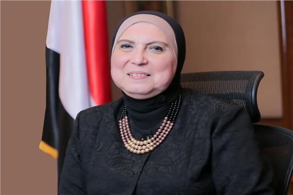  نيفين جامع وزيرة التجارة والصناعة 