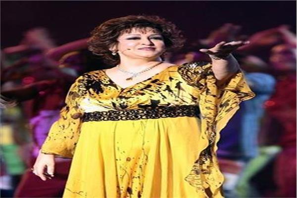 نجل وردة: ماتولدش من يرفع إيده عليها