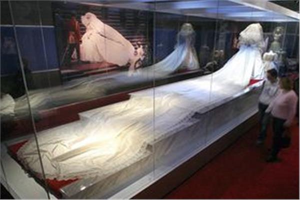 فستان زفاف الأميرة ديانا من الورق