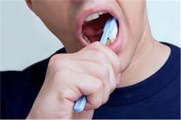 علاقة بين ضعف صحة الفم والخرف