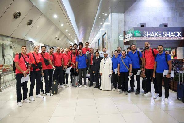 رجال سلة الأهلي في مطار الكويت