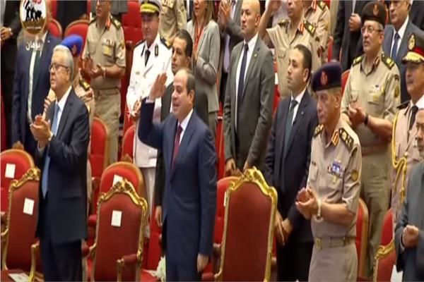 الرئيس عبدالفتاح السيسي والمشاركون في الندوة التثقيفية للقوات المسلحة