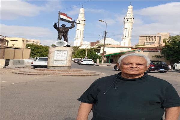 «جلال عبده هاشم» وتمثال «النصر» من شظايا القنابل والصواريخ المصرية
