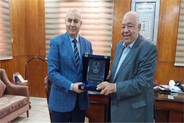  تكريم للدكتور عادل فهيم رئيس رئيس الاتحاد المصري لكمال الأجسام