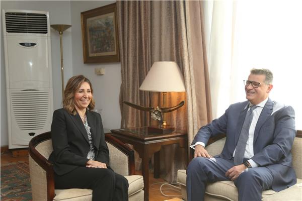  وزيرة الثقافة مع البرلماني طارق رضوان 