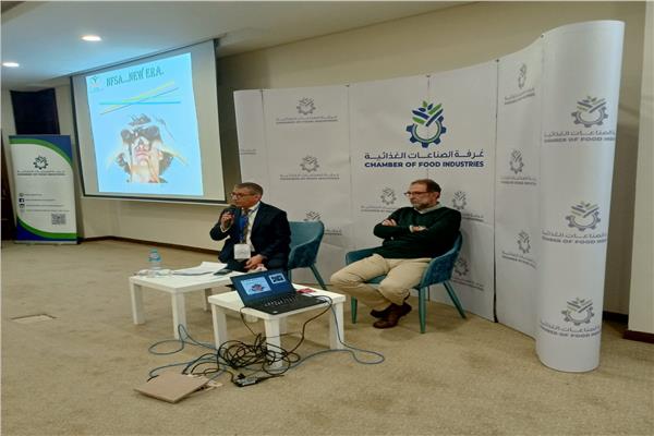  الدكتور طارق الهوبي رئيس الهيئة القومية لسلامة الغذاء خلال  فعاليات الندوة