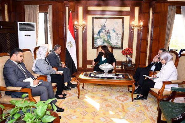 وزيرة الهجرة خلال لقاءها بقنصل مصر العام الجديد بفرانكفورت