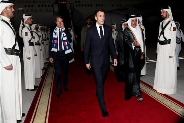 الرئيس الفرنسي يصل قطر