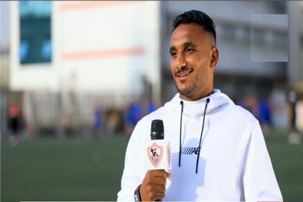 محمد طارق مدافع الفريق الأول لكرة القدم بنادي الزمالك