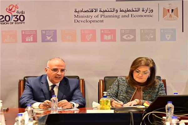  الدكتورهانى سويلم وزير الموارد المائية و الدكتورة هالة السعيد وزيرة التخطيط 