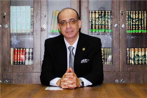 الدكتور حسين عبد الفتاح أستاذ تكنولوجيا التعليم بجامعة قناة السويس