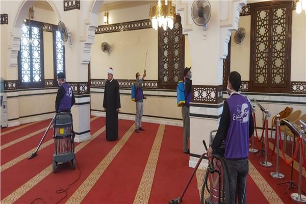 جانب من أعمال حملة النظافة بمساجد «القليوبية»