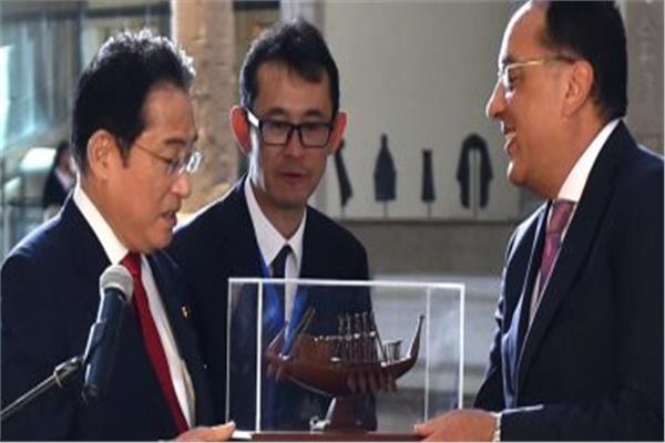 رئيس الوزراء مع نظيره الياباني في المتحف المصري الكبير 
