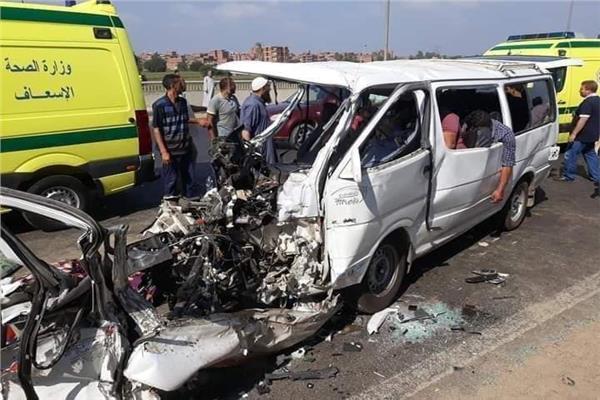 إصابة 14 عاملا في انقلاب سيارة ربع نقل بالمنيا 