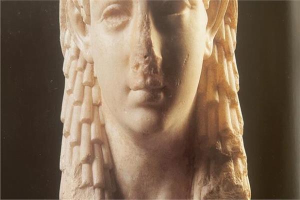 تمثال الملكة كليوباترا