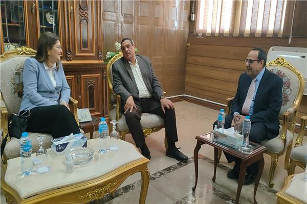اجتماع وزير التنمية المحلية مع محافظ شمال سيناء بحضور الدكتورة هالة السعيد